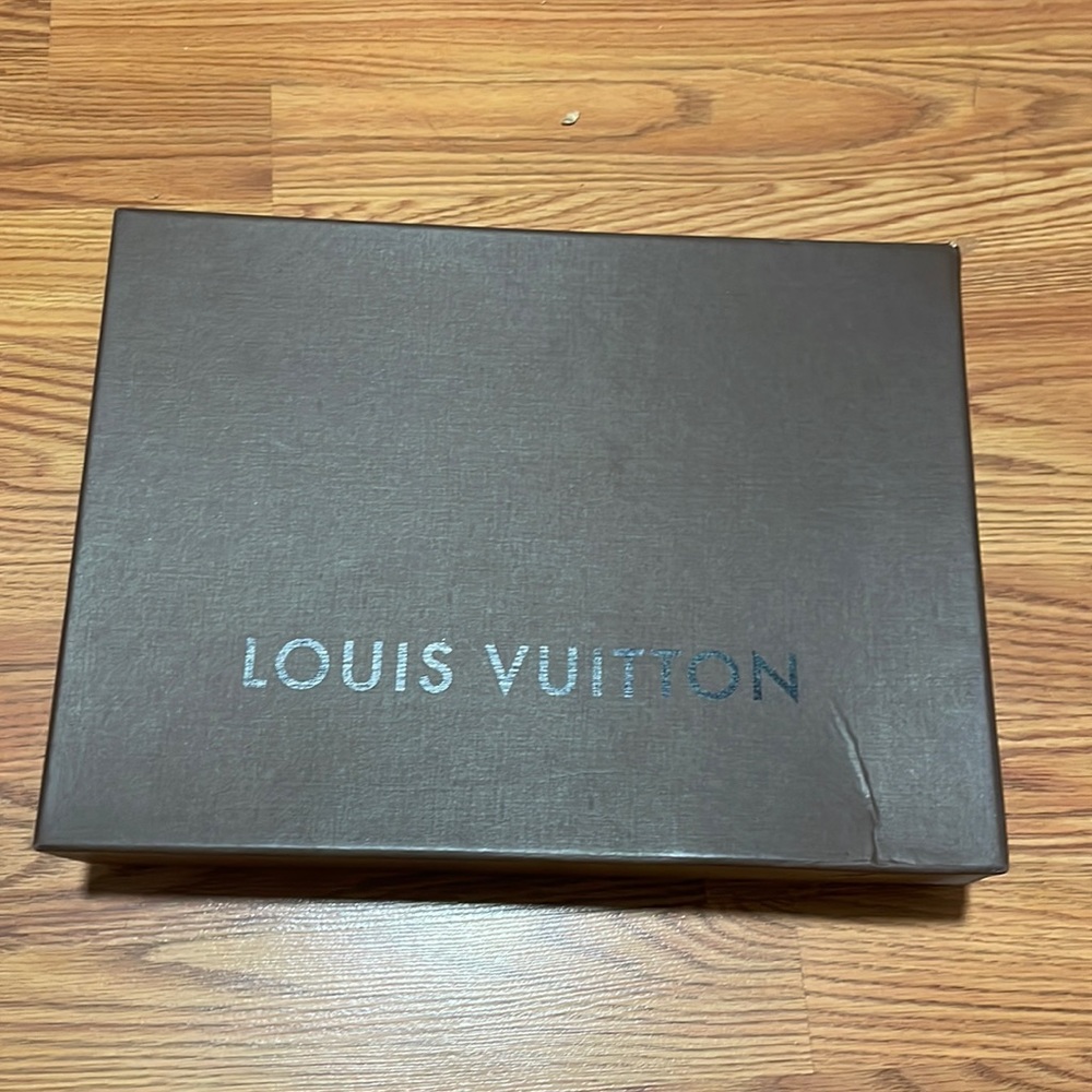 Louis Vuitton box